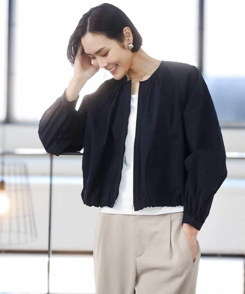 MICHEL KLEIN(ミッシェル・クラン)の「ナイロンペーパー ノーカラーブルゾン(ブルゾン・レディース・ホワイト/ネイビー・38)」の14枚目の写真