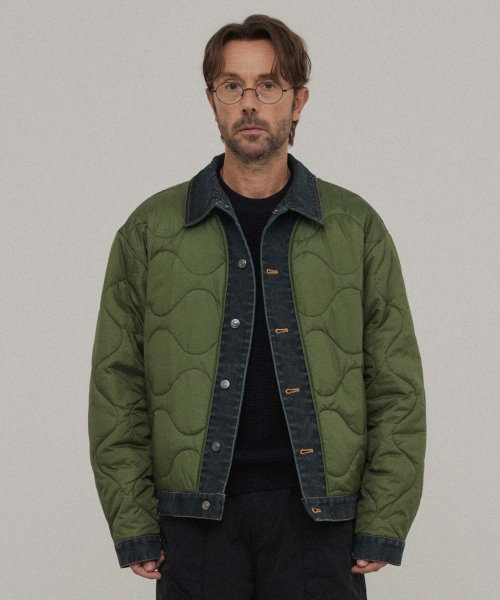 WMC(ダブリューエムシー)の「デニムレイヤーキルティングジャケット_KHAKI(ダウンジャケット/コート・メンズ・カーキ・L/M/XL)」の3枚目の写真