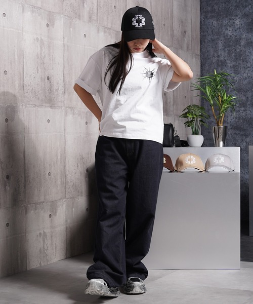 Laufer(ロイファー)の「【Laufer】Bullet hole Tee / バレットホール クロップド ボックスシルエット Tシャツ / 短丈 ヘビーウェイト 刺繍 Tシャツ(Tシャツ/カットソー・メンズ・ホワイト/ブラック・XL/L/M/S)」の4枚目の写真
