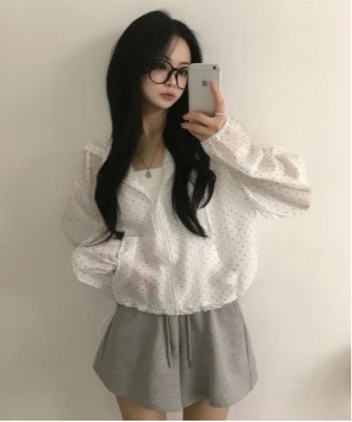Vini(ヴィニ)の「ドット透け感ウインドブレーカー(Tシャツ/カットソー・レディース・ホワイト・MEDIUM)」の2枚目の写真
