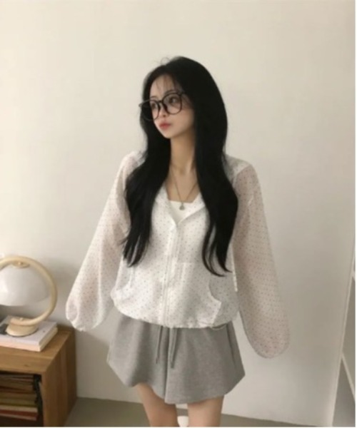 Vini(ヴィニ)の「ドット透け感ウインドブレーカー(Tシャツ/カットソー・レディース・ホワイト・MEDIUM)」の4枚目の写真