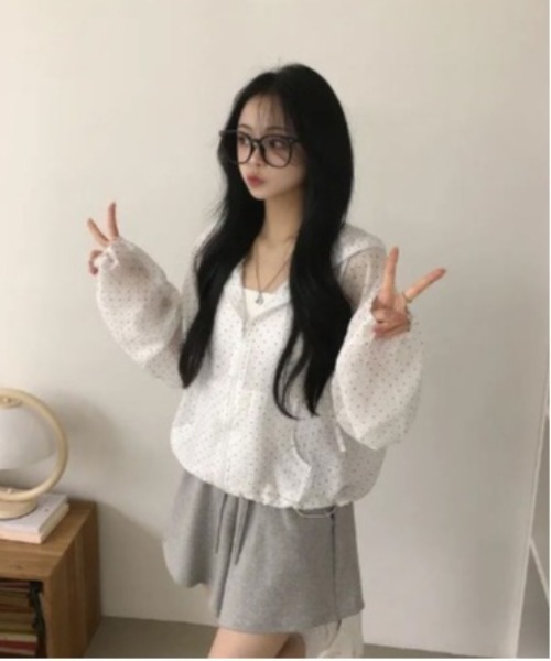 Vini(ヴィニ)の「ドット透け感ウインドブレーカー(Tシャツ/カットソー・レディース・ホワイト・MEDIUM)」の5枚目の写真
