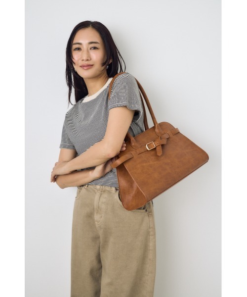 AZUL by moussy（アズールバイマウジー）の「メタルパーツベルトハンドバッグ（ハンドバッグ・レディース・キャメル/ブラック・FREE）」の16枚目の写真
