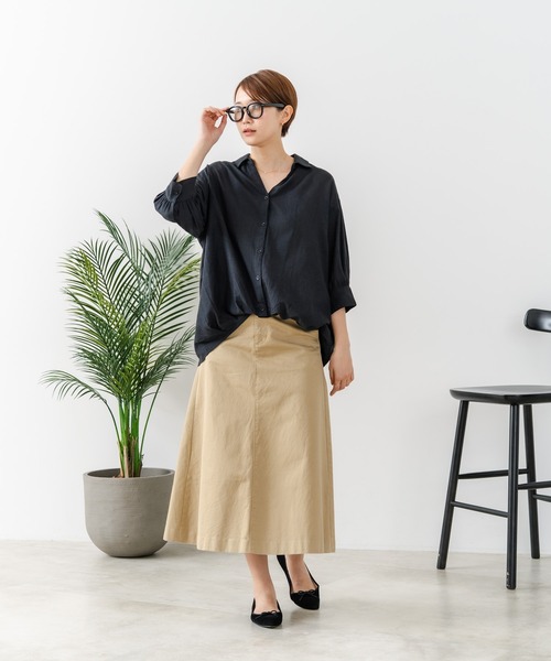 fort point(フォーポイント)の「【C-FORT POINT/フォートポイント】涼感 とろみ素材 レーヨン麻混 スキッパーブラウス きれいめ オフィス 通勤 大人カジュアル お出かけ ナチュラル(シャツ/ブラウス・レディース・ブルー/チャコールグレー/アイボリー/ベージュ・MEDIUM)」の7枚目の写真