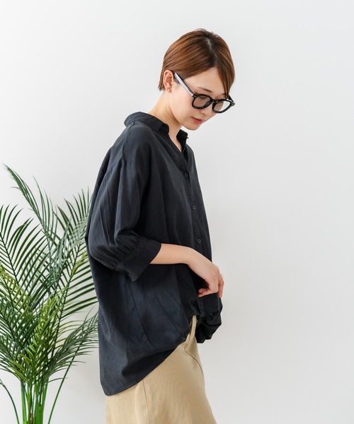 fort point(フォーポイント)の「【C-FORT POINT/フォートポイント】涼感 とろみ素材 レーヨン麻混 スキッパーブラウス きれいめ オフィス 通勤 大人カジュアル お出かけ ナチュラル(シャツ/ブラウス・レディース・ブルー/チャコールグレー/アイボリー/ベージュ・MEDIUM)」の12枚目の写真