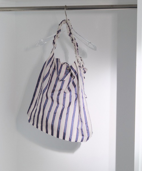 ADAM ET ROPE'(アダムエロペ)の「【WEB限定】・【定番】ギャザー2WAYショルダーバッグ(ショルダーバッグ・レディース・ブラウン/ネイビー/サックスブルー・FREE)」の2枚目の写真