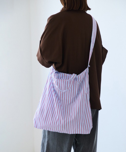 ADAM ET ROPE'(アダムエロペ)の「【WEB限定】・【定番】ギャザー2WAYショルダーバッグ(ショルダーバッグ・レディース・ブラウン/ネイビー/サックスブルー・FREE)」の3枚目の写真