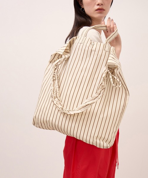 ADAM ET ROPE'(アダムエロペ)の「【WEB限定】・【定番】ギャザー2WAYショルダーバッグ(ショルダーバッグ・レディース・ブラウン/ネイビー/サックスブルー・FREE)」の7枚目の写真