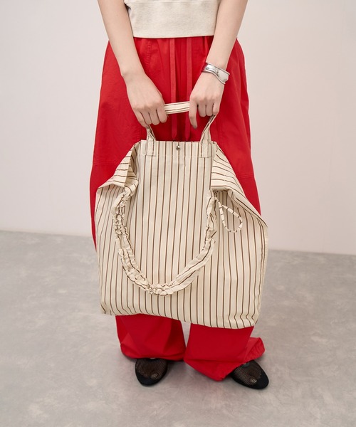 ADAM ET ROPE'(アダムエロペ)の「【WEB限定】・【定番】ギャザー2WAYショルダーバッグ(ショルダーバッグ・レディース・ブラウン/ネイビー/サックスブルー・FREE)」の8枚目の写真