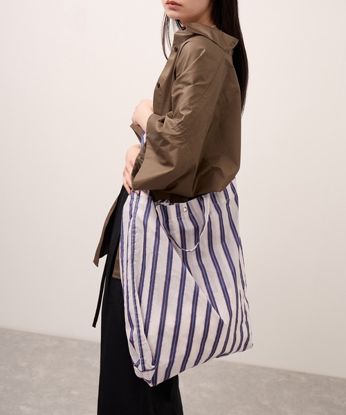 ADAM ET ROPE'(アダムエロペ)の「【WEB限定】・【定番】ギャザー2WAYショルダーバッグ(ショルダーバッグ・レディース・ブラウン/ネイビー/サックスブルー・FREE)」の12枚目の写真