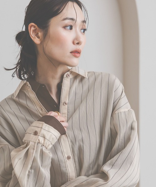 GLOBAL WORK(グローバルワーク)の「シルキータッチシアーシャツ長袖/636668(シャツ/ブラウス・レディース・ブラウン/ベージュ/イエロー/ブルー/チャコールグレー/オフホワイト・LARGE/SMALL/MEDIUM)」の18枚目の写真