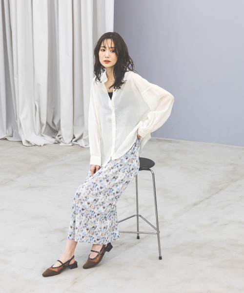 GLOBAL WORK(グローバルワーク)の「シルキータッチシアーシャツ長袖/636668(シャツ/ブラウス・レディース・ブラウン/ベージュ/イエロー/ブルー/チャコールグレー/オフホワイト・LARGE/SMALL/MEDIUM)」の7枚目の写真