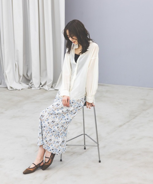 GLOBAL WORK(グローバルワーク)の「シルキータッチシアーシャツ長袖/636668(シャツ/ブラウス・レディース・ブラウン/ベージュ/イエロー/ブルー/チャコールグレー/オフホワイト・LARGE/SMALL/MEDIUM)」の8枚目の写真