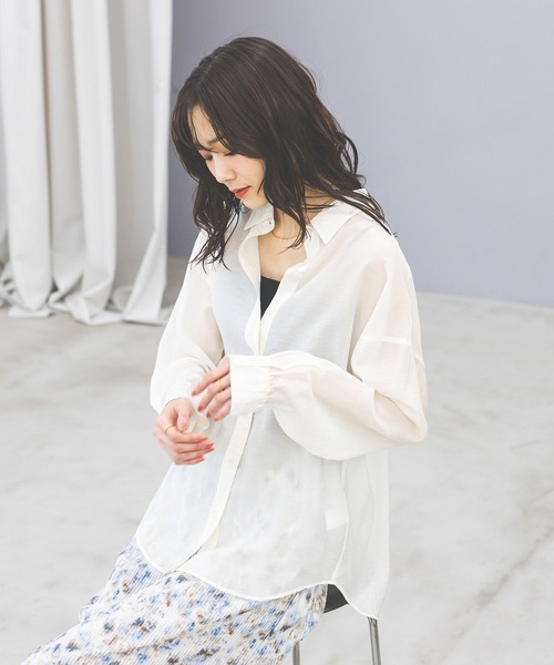 GLOBAL WORK(グローバルワーク)の「シルキータッチシアーシャツ長袖/636668(シャツ/ブラウス・レディース・ブラウン/ベージュ/イエロー/ブルー/チャコールグレー/オフホワイト・LARGE/SMALL/MEDIUM)」の10枚目の写真