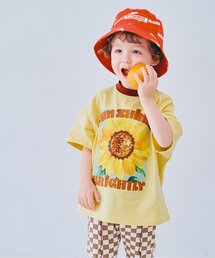 p.premier | 元気いっぱいひまわりとリンゴのグラフィック半袖Tシャツ(Tシャツ/カットソー)