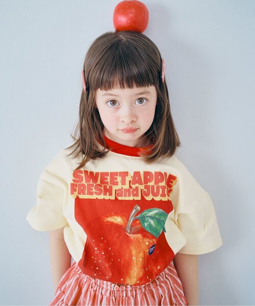 p.premier(ピードットプルミエ)の「元気いっぱいひまわりとリンゴのグラフィック半袖Tシャツ(Tシャツ/カットソー・キッズ・アイボリー/グレー/オフホワイト/ライトイエロー・80/90/100/110/120/130/140)」の1枚目の写真
