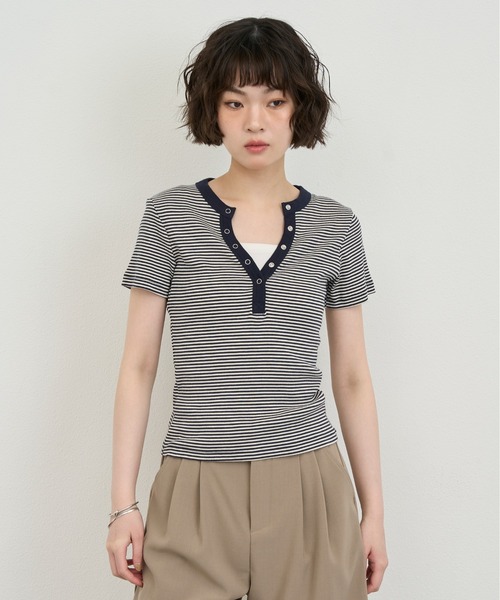 NUJOH(ヌゾ)の「Snap Henley Border Tee / スナップヘンリーボーダーT(Tシャツ/カットソー・レディース・ネイビー/レッド・FREE)」の4枚目の写真