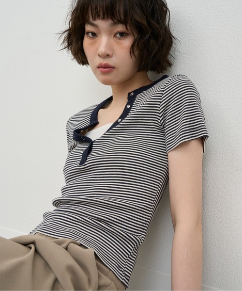 NUJOH(ヌゾ)の「Snap Henley Border Tee / スナップヘンリーボーダーT(Tシャツ/カットソー・レディース・ネイビー/レッド・FREE)」の9枚目の写真