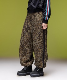 レディース X-girl エックスガール タイガーストライプカモパンツ 軍パン FACE LABEL LOOSE FIT EASY PANTS（その他パンツ）｜X-girl（エックス