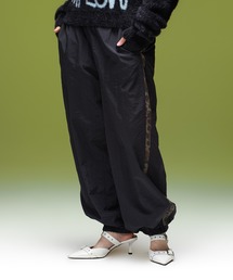 FACE LABEL LOOSE FIT TRAINING PANTS