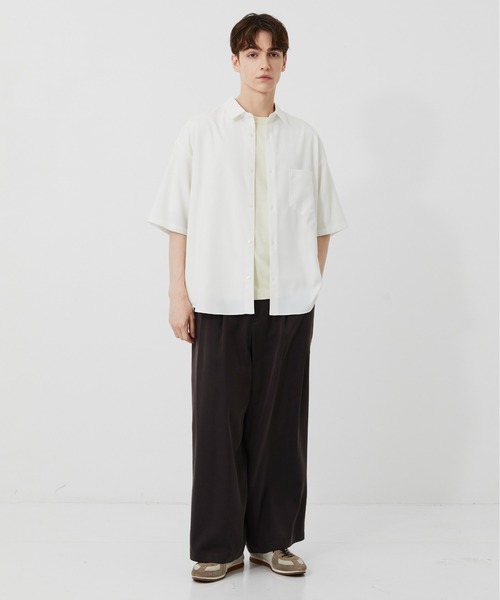 PUBLIC TOKYO(パブリックトウキョウ)の「【残りわずか】サテンフィブリルイージースラックス /ワイド/ルーズ/夏服/タック/キュプラ/吸湿性(スラックス・メンズ・ダークブラウン/ブラック・2/1)」の3枚目の写真