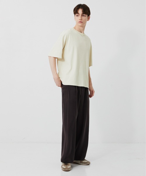PUBLIC TOKYO(パブリックトウキョウ)の「【残りわずか】サテンフィブリルイージースラックス /ワイド/ルーズ/夏服/タック/キュプラ/吸湿性(スラックス・メンズ・ダークブラウン/ブラック・2/1)」の4枚目の写真