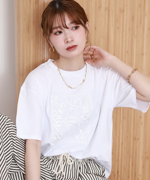 FUNALIVE(ファンアライブ)の「オーバーチュール箔プリントT 半袖(Tシャツ/カットソー・レディース・ホワイト/ブラック・FREE)」の1枚目の写真