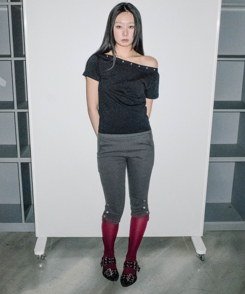 CHICKS(チックス)の「アイレットワンショルダー スリム 半袖 ブラック(Tシャツ/カットソー・レディース・ブラック・ONE SIZE)」の3枚目の写真