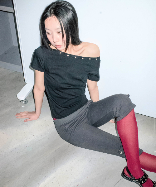 CHICKS(チックス)の「アイレットワンショルダー スリム 半袖 ブラック(Tシャツ/カットソー・レディース・ブラック・ONE SIZE)」の4枚目の写真