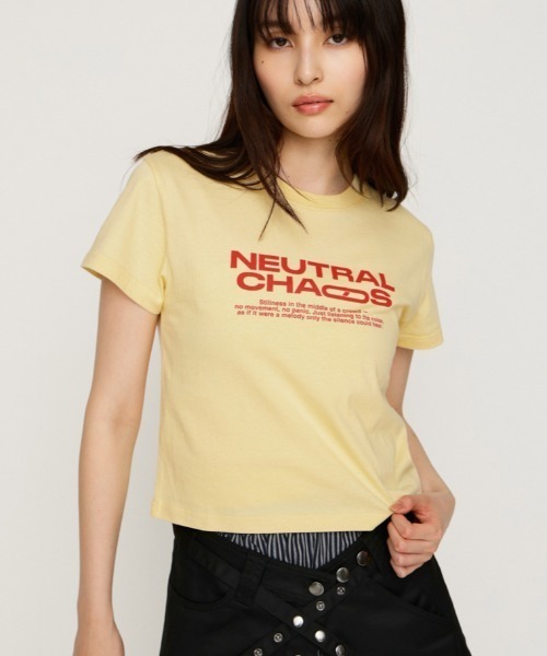 SLY(スライ)の「COMPACT LOGO TOPS コンパクトロゴトップス 春服 夏服(Tシャツ/カットソー・レディース・ライトイエロー/グリーン系その他2/ネイビー/ライトブラック/ブラック系その他2/レッド/ブラック/ブラウン/ホワイト・FREE)」の8枚目の写真