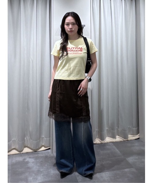 SLY(スライ)の「COMPACT LOGO TOPS コンパクトロゴトップス 春服 夏服(Tシャツ/カットソー・レディース・ライトイエロー/グリーン系その他2/ネイビー/ライトブラック/ブラック系その他2/レッド/ブラック/ブラウン/ホワイト・FREE)」の17枚目の写真