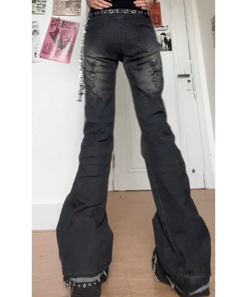 Ressaca(レサーカ)の「ローライズバタフライフレアデニムパンツ(デニムパンツ・レディース・ブラック・L/S/M)」の17枚目の写真