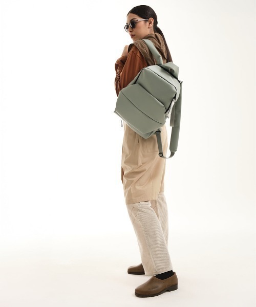 Cote&Ciel（コートエシエル）の「【cote&ciel/コートエシエル】 Sava S Sleek Sage Green（バックパック/リュック・メンズ・セージグリーン・FREE）」の2枚目の写真