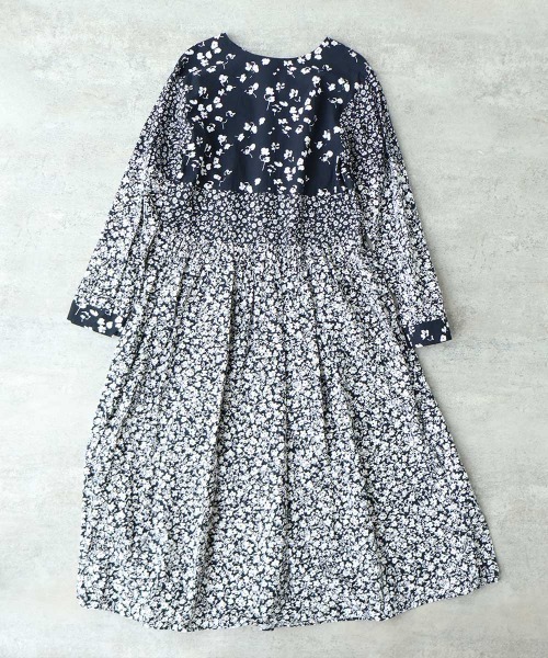 yuni(ユニ )の「floral print swithing one-piece(ワンピース・レディース・ダークネイビー/ネイビー・FREE)」の9枚目の写真