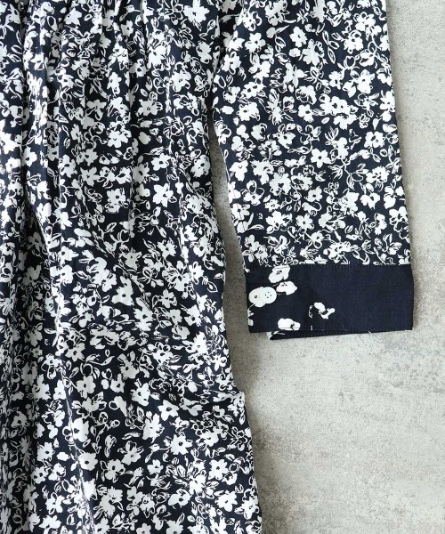 yuni(ユニ )の「floral print swithing one-piece(ワンピース・レディース・ダークネイビー/ネイビー・FREE)」の11枚目の写真
