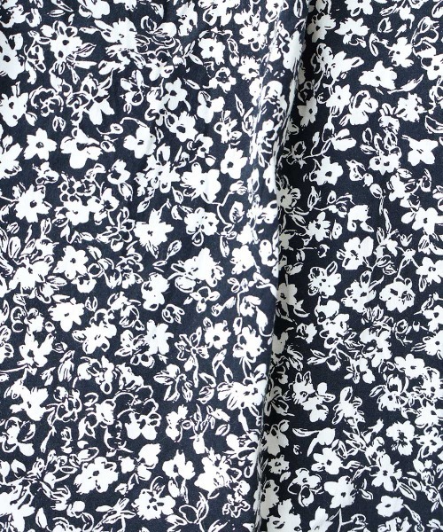 yuni(ユニ )の「floral print swithing one-piece(ワンピース・レディース・ダークネイビー/ネイビー・FREE)」の13枚目の写真
