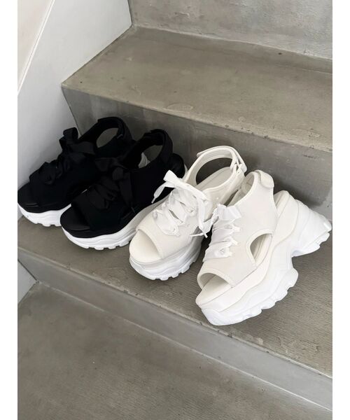 dazzlin(ダズリン)の「厚底カットアウトスポサン(サンダル・レディース・オフホワイト/ブラック・MEDIUM/SMALL/LARGE)」の3枚目の写真