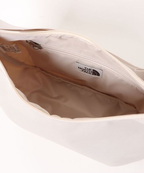 THE NORTH FACE(ザノースフェイス)の「【韓国限定・日本未入荷】 THE NORTH FACE STANDARD HOBO BAG S / ノースフェイス スタンダード ホーボーバッグ ワンポイントロゴ ワンショルダーバッグ(ショルダーバッグ・メンズ・クリーム・FREE)」の10枚目の写真