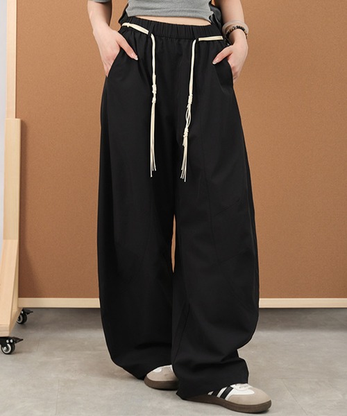 GLAMOROUS JANE(グラマラスジェーン)の「ベルト付きナイロンパンツ(その他パンツ・レディース・カーキ/ブラック・M/L)」の2枚目の写真