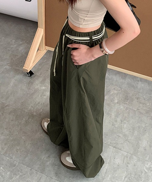 GLAMOROUS JANE(グラマラスジェーン)の「ベルト付きナイロンパンツ(その他パンツ・レディース・カーキ/ブラック・M/L)」の4枚目の写真