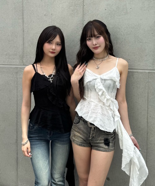 ZIPPER CLUB（ZIPPER CLUB ジッパークラブ）の「アシンメトリーフリルキャミ（キャミソール・レディース・ブラック/ホワイト・MEDIUM/SMALL）」の4枚目の写真