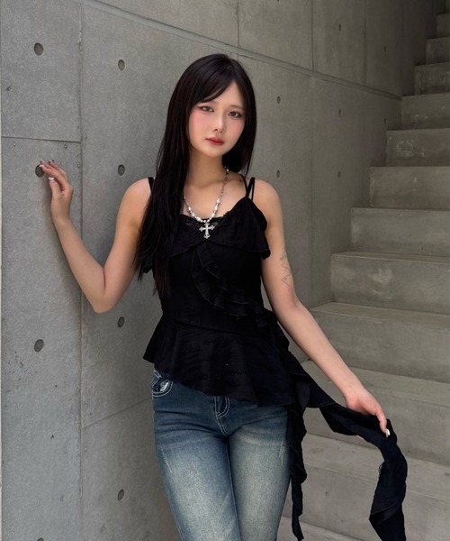 ZIPPER CLUB（ZIPPER CLUB ジッパークラブ）の「アシンメトリーフリルキャミ（キャミソール・レディース・ブラック/ホワイト・MEDIUM/SMALL）」の5枚目の写真