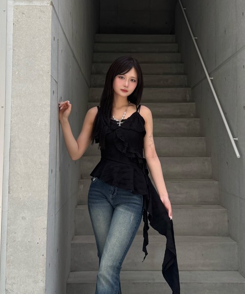 ZIPPER CLUB（ZIPPER CLUB ジッパークラブ）の「アシンメトリーフリルキャミ（キャミソール・レディース・ブラック/ホワイト・MEDIUM/SMALL）」の7枚目の写真