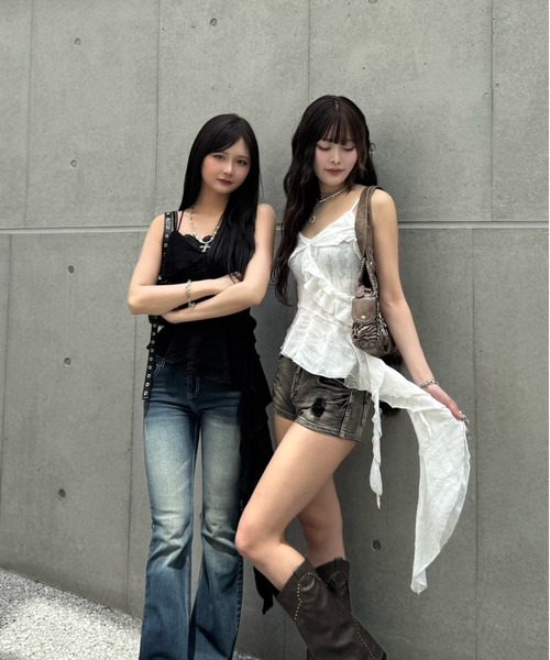 ZIPPER CLUB（ZIPPER CLUB ジッパークラブ）の「アシンメトリーフリルキャミ（キャミソール・レディース・ブラック/ホワイト・MEDIUM/SMALL）」の12枚目の写真