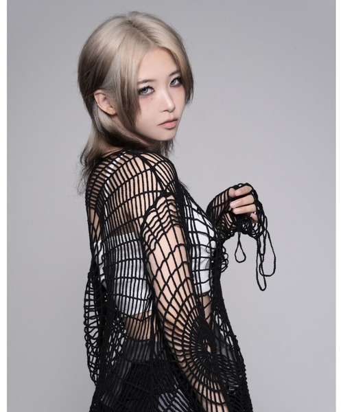 REFLEM(レフレム)の「『REFLEM/レフレム』キャミソール付きスパイダーメッシュニット(その他トップス・レディース・ブラック×ホワイト/ブラック・FREE)」の22枚目の写真