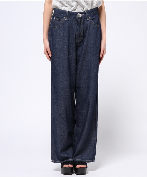 earth music&ecology（アースミュージックアンドエコロジー）の「【2016Spring】《Lee×earth》バギーパンツ（デニムパンツ・レディース・インディゴブルー/ライトインディゴブルー・SMALL/LARGE/MEDIUM）」の3枚目の写真