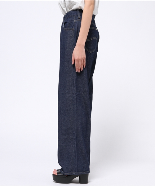 earth music&ecology（アースミュージックアンドエコロジー）の「【2016Spring】《Lee×earth》バギーパンツ（デニムパンツ・レディース・インディゴブルー/ライトインディゴブルー・SMALL/LARGE/MEDIUM）」の4枚目の写真