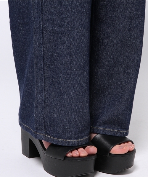 earth music&ecology（アースミュージックアンドエコロジー）の「【2016Spring】《Lee×earth》バギーパンツ（デニムパンツ・レディース・インディゴブルー/ライトインディゴブルー・SMALL/LARGE/MEDIUM）」の9枚目の写真