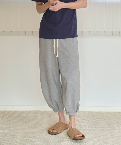 WOOALONG(ウアロン)の「Balloon capri sweat pants -MELANGE GREY(スウェットパンツ・メンズ・グレー・SMALL/MEDIUM/LARGE)」の2枚目の写真
