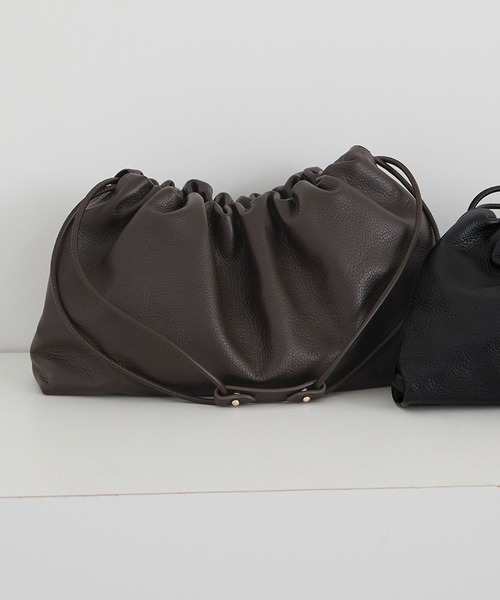 SALON adam et rope'(サロン アダム エ ロペ)の「【W S(ドゥーブル)】ソフトレザードロストミドルバッグ(ハンドバッグ・レディース・ダークブラウン/ブラック・FREE)」の5枚目の写真